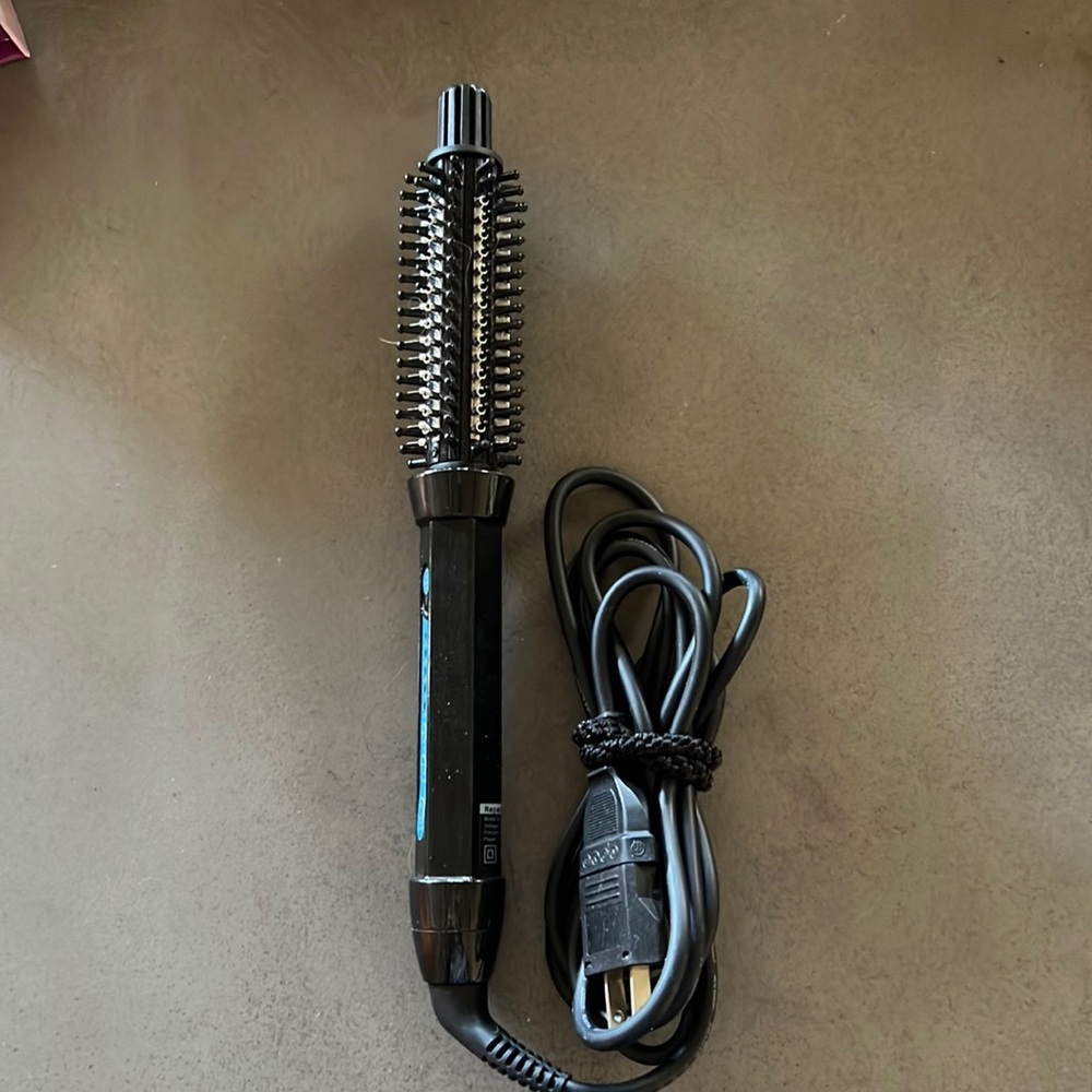 22nm 1” styling heated brush. Dual voltage.